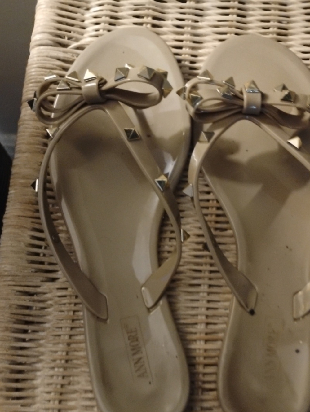 Stud Bow Jelly Sandals in Nude